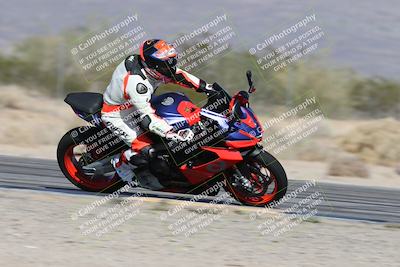 media/Dec-01-2025-Moto Forza (Mon) [[2daa91e15f]]/3-Beginner Group/Session 2 (Turn 7 Inside Pans)/